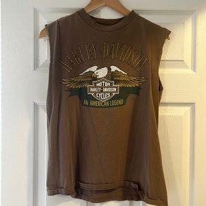 Vintage Harley Davidson cut off. Size medium.